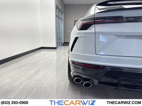 Used 2020 Lamborghini Urus image 24