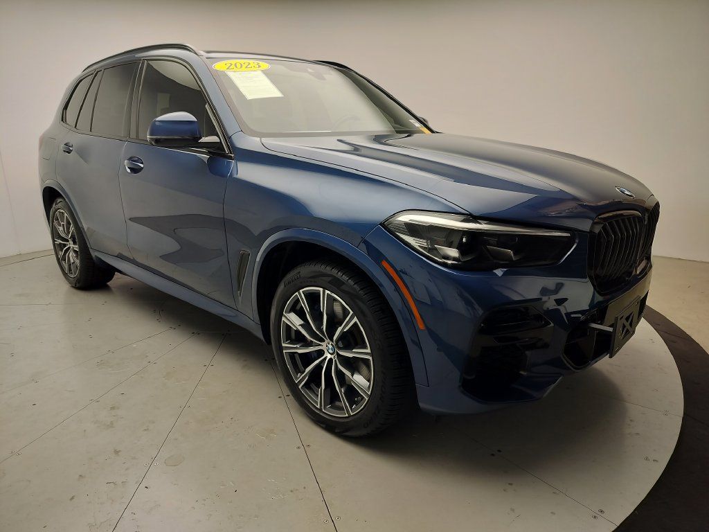 Certified 2023 BMW X5 xDrive40i w/ M Sport Package AWD/4WD image 2