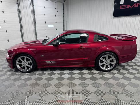 Used 2006 Ford Mustang GT Premium image 2