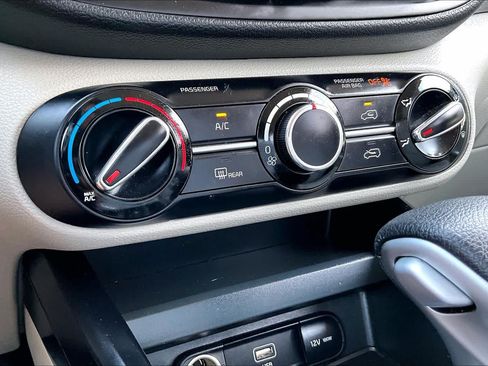 Used 2024 Kia Soul LX w/ Option Group 015 FWD image 34