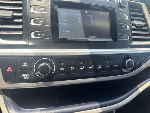 Used 2017 Toyota Highlander LE FWD image 15