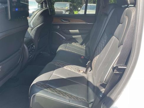 Used 2023 Jeep Grand Cherokee Summit AWD/4WD image 13