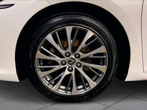 Used 2019 Lexus ES 300h w/ Premium Package image 11