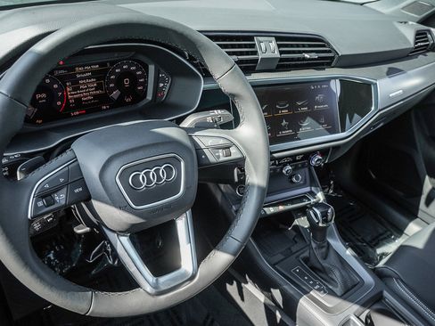 New 2025 Audi Q3 2.0T Premium image 8
