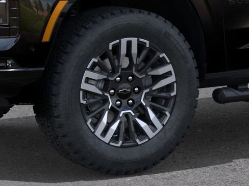 New 2026 Chevrolet Suburban Z71 image 9