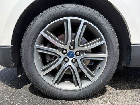 Used 2019 Ford Edge Titanium w/ Cold Weather Package AWD/4WD image 17
