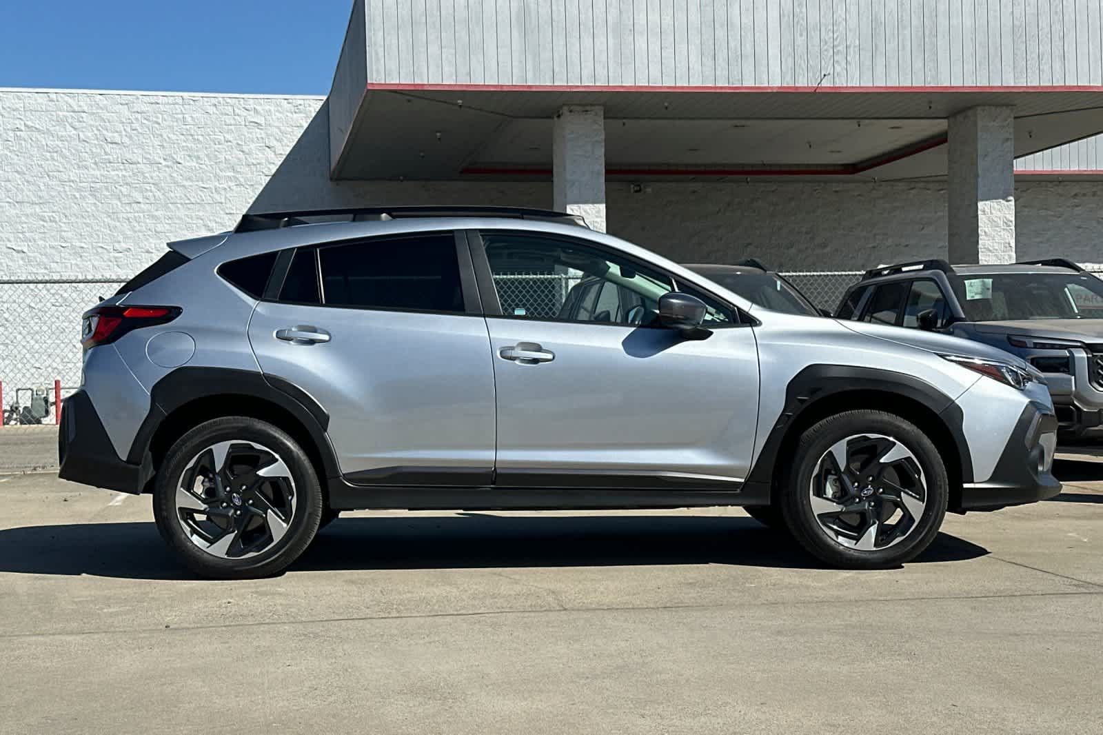 Used 2024 Subaru Crosstrek 2.5i Limited w/ Crosstrek Mirror Package AWD/4WD image 2