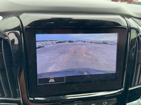 Used 2023 Chevrolet Traverse LT FWD image 24