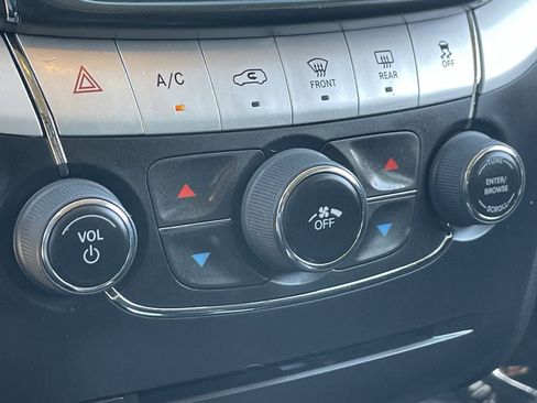 Used 2019 Dodge Journey SE w/ Connectivity Group FWD image 28
