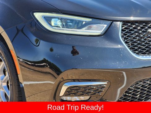 Used 2024 Chrysler Pacifica Touring-L FWD image 9