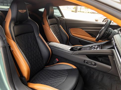 Used 2025 Aston Martin DB12 Coupe RWD image 44