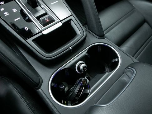 Certified 2022 Porsche Cayenne image 23