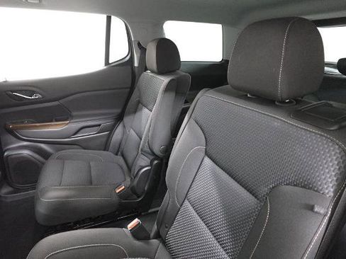 Used 2023 GMC Acadia SLE image 24