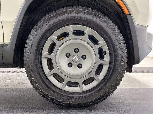 Used 2025 Rivian R1T Adventure AWD/4WD image 11