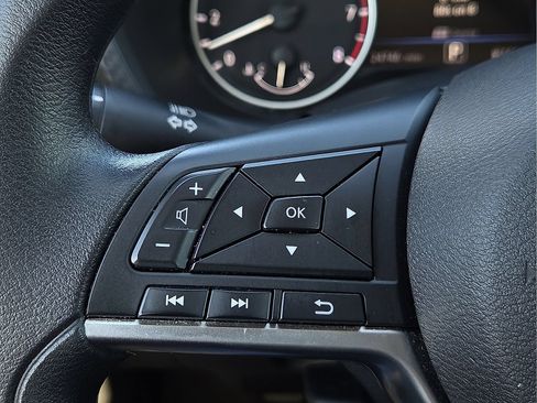 Used 2025 Nissan Sentra SV FWD image 18