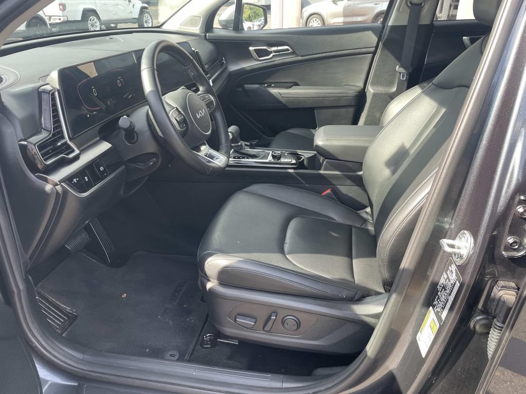 Used 2025 Kia Sportage EX FWD image 17