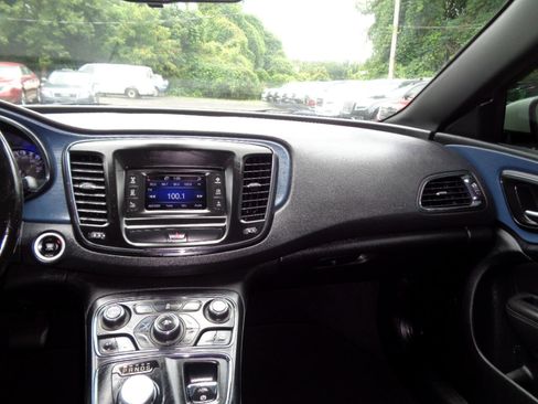 Used 2015 Chrysler 200 S image 23