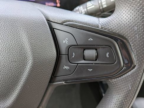 Used 2025 Chevrolet Trax LT FWD image 25