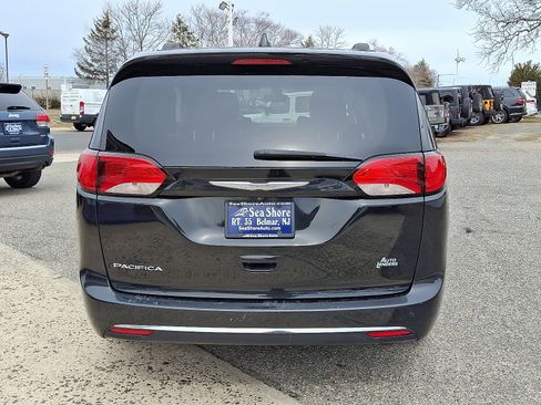 Used 2017 Chrysler Pacifica Touring-L Plus image 5