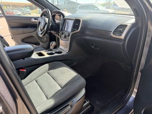 Used 2017 Jeep Grand Cherokee Laredo w/ Quick Order Package 23E AWD/4WD image 33
