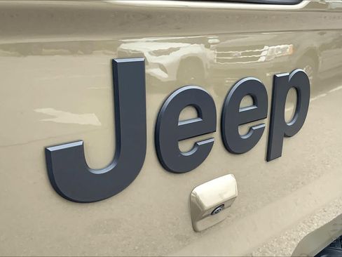 Used 2020 Jeep Gladiator Sport w/ Trailer Tow Package AWD/4WD image 5