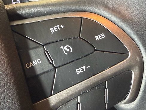 Used 2019 Jeep Grand Cherokee Laredo w/ 18" Wheel & 8.4" Radio Group AWD/4WD image 13