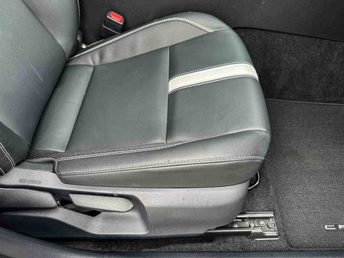 Used 2025 Toyota Camry SE w/ Convenience Package image 24