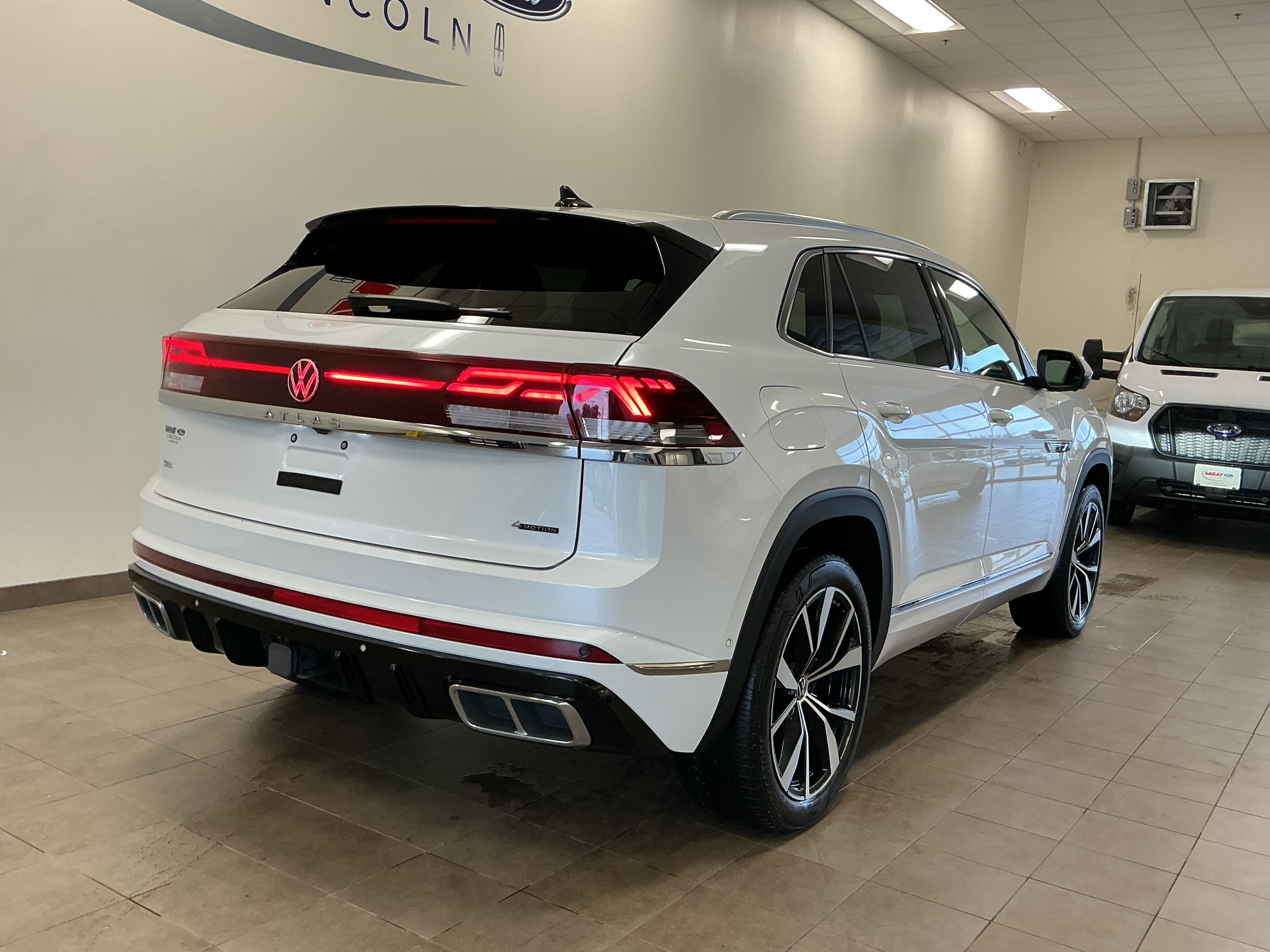 Used 2024 Volkswagen Atlas Cross Sport SEL Premium R-Line AWD/4WD image 8