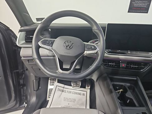 Certified 2025 Volkswagen Tiguan SE R-Line AWD/4WD image 16