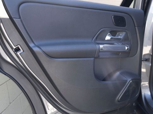 Used 2026 Mercedes-Benz GLB 250 image 18