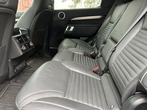 Used 2024 Land Rover Discovery Dynamic SE AWD/4WD image 16