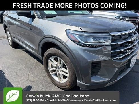 Used 2025 Ford Explorer Active AWD/4WD image 2