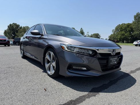 Used 2018 Honda Accord Touring image 8