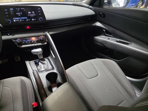 Certified 2025 Hyundai Elantra Sport FWD image 13