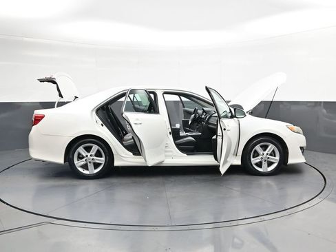 Used 2014 Toyota Camry SE FWD image 48