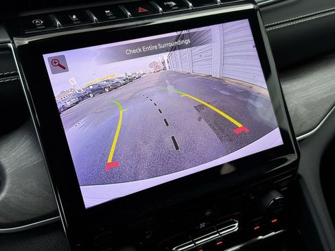 Used 2023 Jeep Grand Cherokee Limited image 27