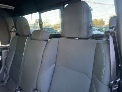 Used 2021 Jeep Gladiator Sport image 16