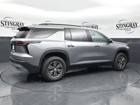 Used 2026 Chevrolet Traverse LT FWD image 9