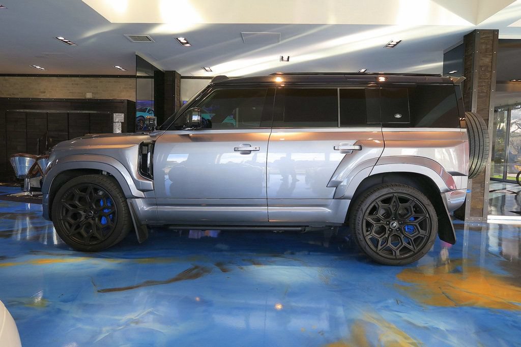 Used 2024 Land Rover Defender 110 X-Dynamic SE AWD/4WD image 11