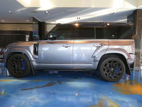 Used 2024 Land Rover Defender 110 X-Dynamic SE AWD/4WD image 11