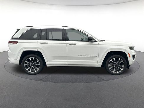 Used 2022 Jeep Grand Cherokee Overland w/ Luxury Tech Group IV image 6