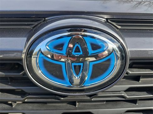 Used 2023 Toyota RAV4 XLE Premium image 31