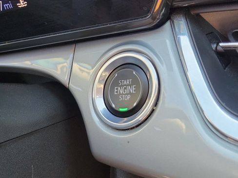Used 2025 Chevrolet Trax LT FWD image 34
