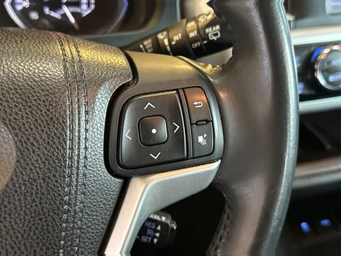 Used 2016 Toyota Highlander XLE FWD image 29
