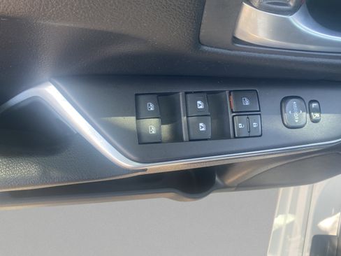 Used 2016 Toyota Camry SE FWD image 13