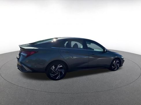 Used 2025 Hyundai Elantra SEL image 15