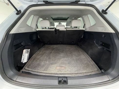 Used 2018 Volkswagen Tiguan SE w/ Panoramic Sunroof Package image 16