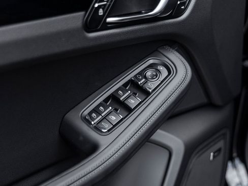Certified 2026 Porsche Macan S AWD/4WD image 18