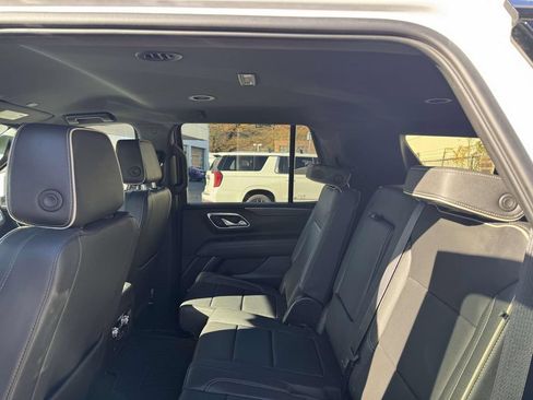 Used 2023 GMC Yukon SLT w/ SLT Luxury Package AWD/4WD image 11
