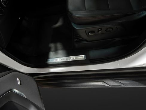 Used 2024 Chevrolet Suburban RST w/ Luxury Package image 13